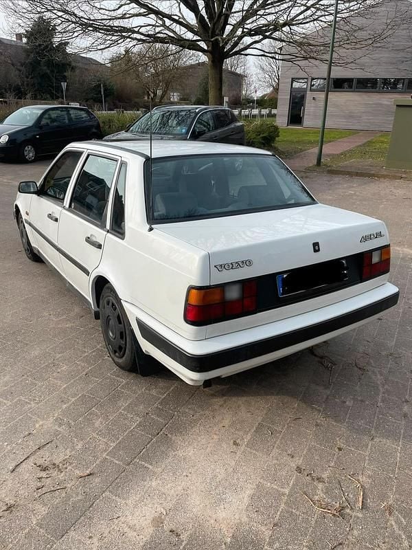 Gebraucht Volvo 460 107 PS (78 kW) 1993 Weiß Limousine