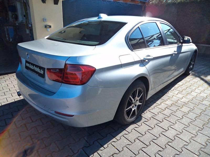 Gebraucht BMW 316 116 PS (85 kW) 2012 Glaciersilber Limousine