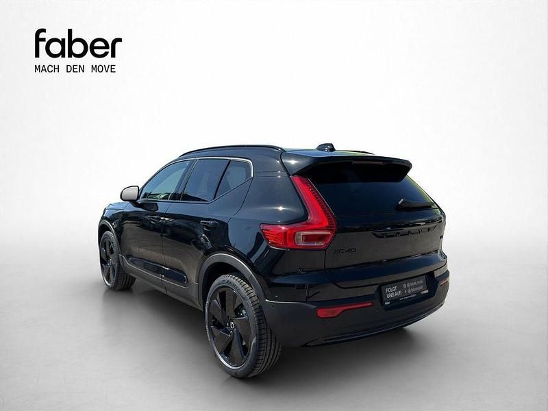 Neu Volvo XC40 Plus 163 PS (119 kW) 2026 Schwarz SUV