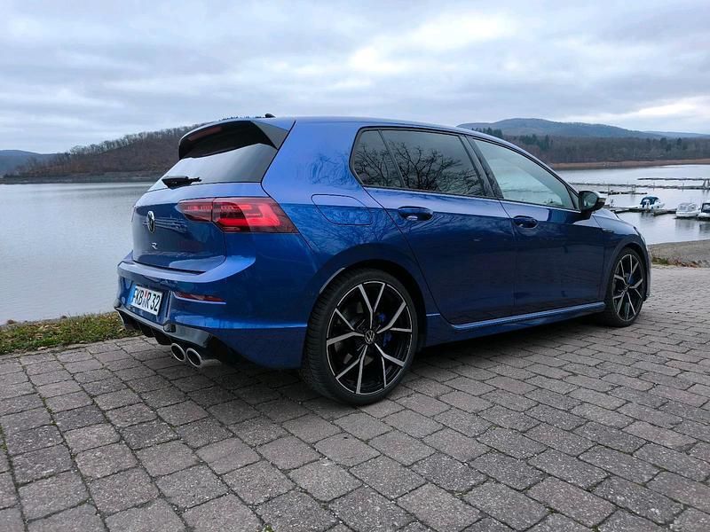 Blau Gebraucht 2022 VW Golf VIII Kleinwagen | 29.999 € (Superpreis) - Bild 1/4