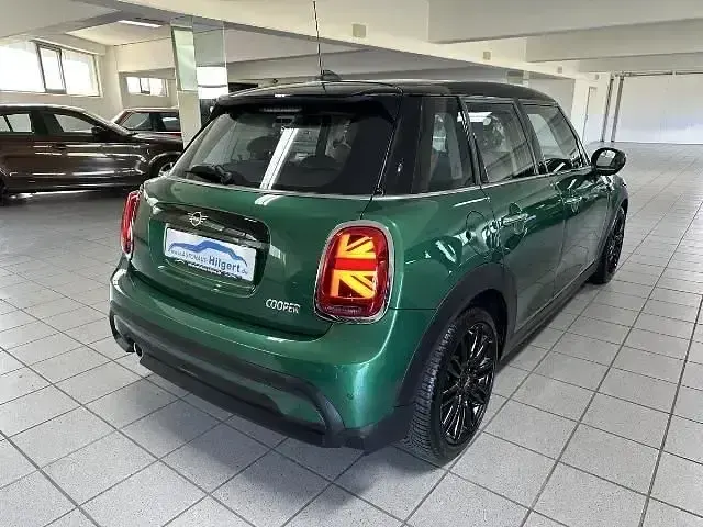 Używany Mini Cooper Classic 136 KM (100 kW) 2021 Zielony Hatchback
