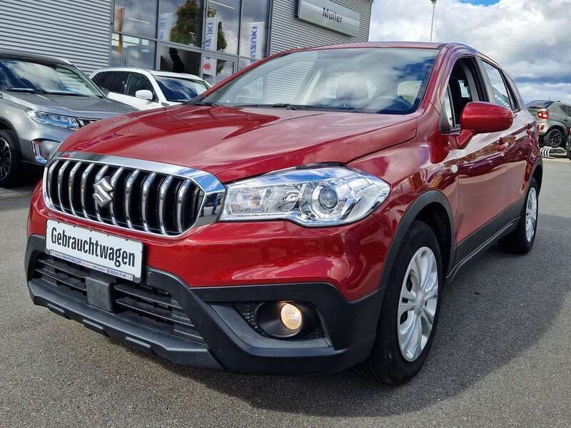 Energetic red pearl (metallic) Gebraucht 2017 Suzuki SX4 S-Cross Club SUV | 10.450 € (Fairer Preis) - Bild 1/4