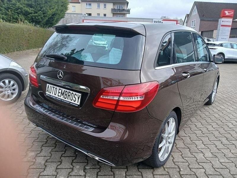 Gebraucht Mercedes B200 136 PS (100 kW) 2016 Braun Van / Kleinbus