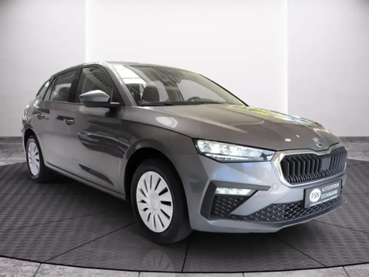 Gebraucht Skoda Scala Essence 116 PS (85 kW) 2025 Graphitegrau metallic Kleinwagen