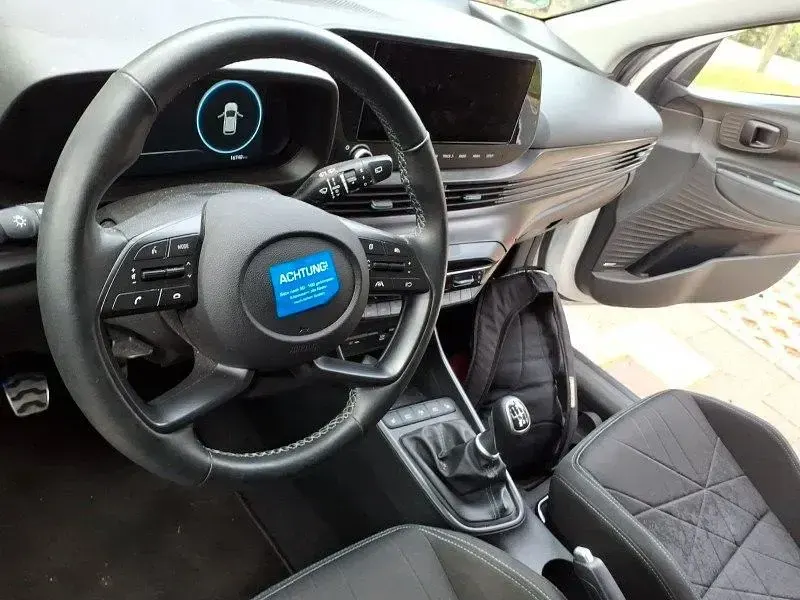 Gebraucht Hyundai Bayon Intro Edition 101 PS (74 kW) 2021 Weiß SUV