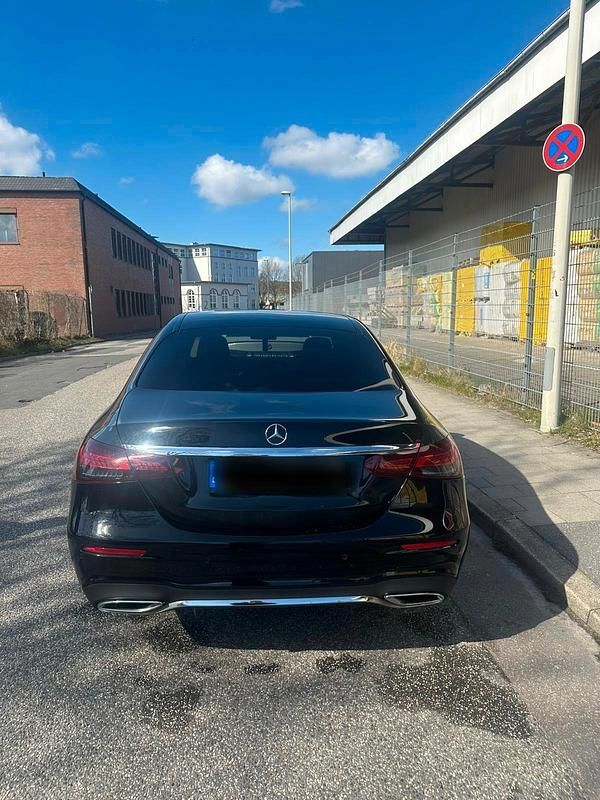 Gebraucht Mercedes E220 AMG line 197 PS (144 kW) 2022 Schwarz Limousine