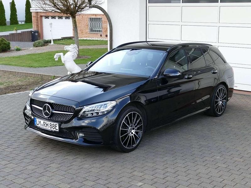 Schwarz 040 Gebraucht 2020 Mercedes C300e AMG line Kombi | 26.900 € (Etwas zu teuer) - Bild 1/1