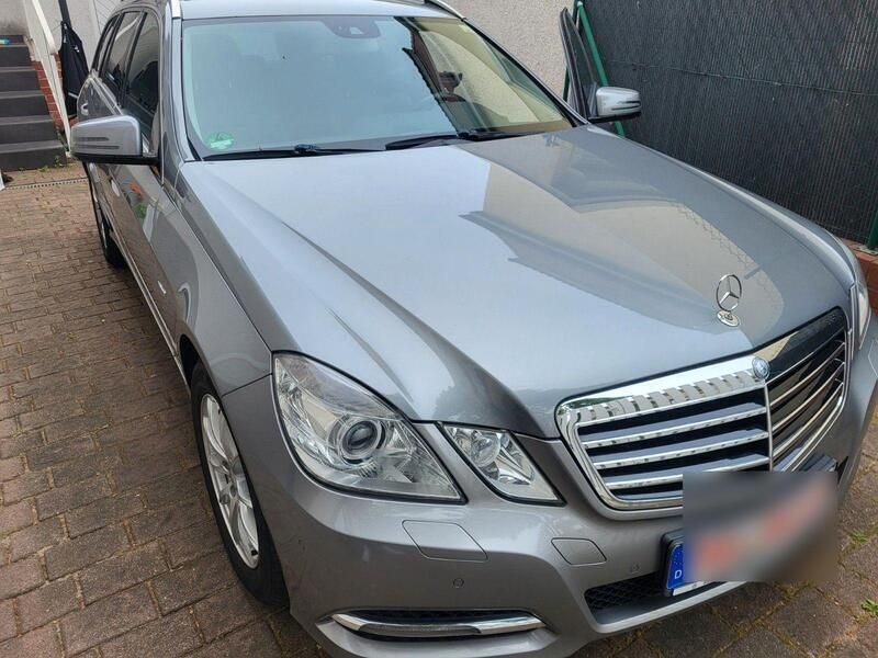 Grau Gebraucht 2011 Mercedes E250 Avantgarde Kombi | 11.600 € (Fairer Preis) - Bild 1/4
