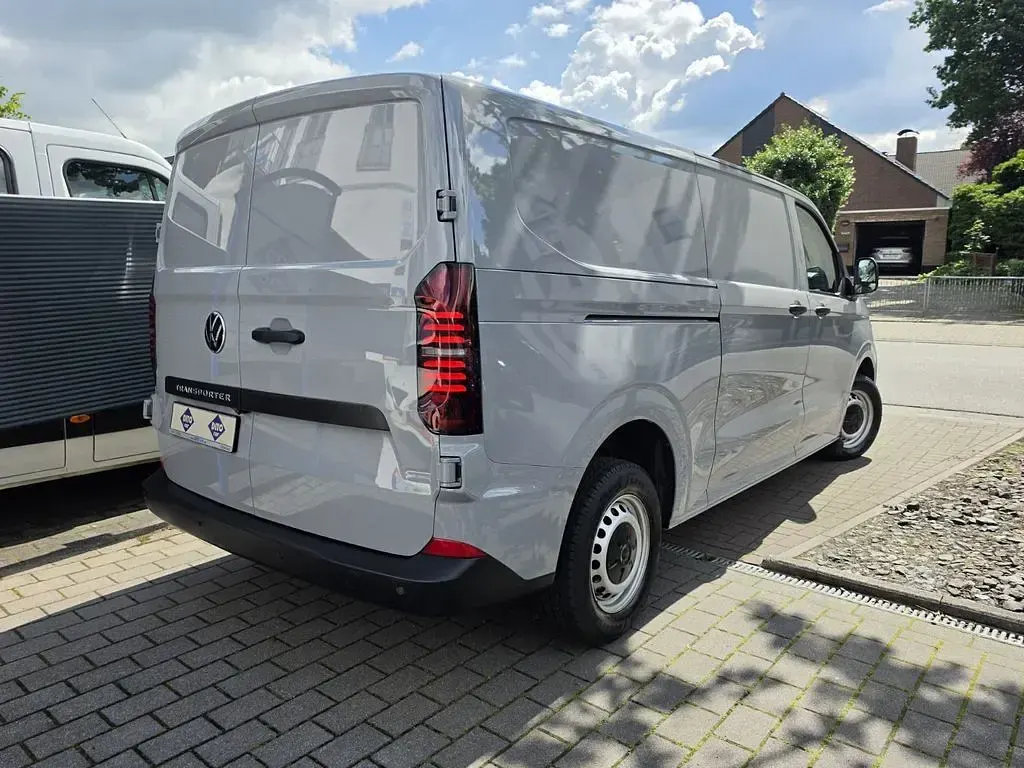 Gebraucht VW Transporter 150 PS (110 kW) 2025 Stone grey Van