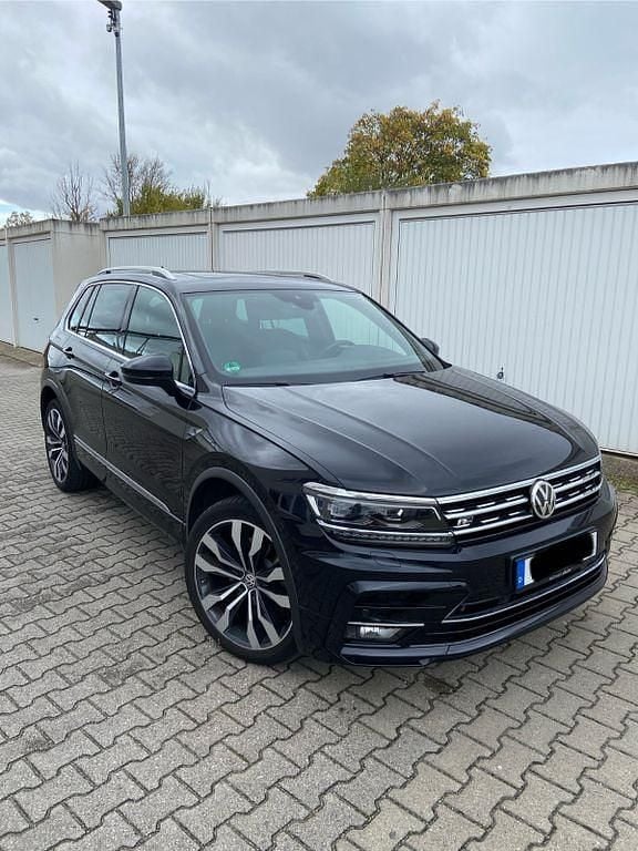 Schwarz Gebraucht 2018 VW Tiguan Highline SUV | 29.499 € (Teuer) - Bild 1/4