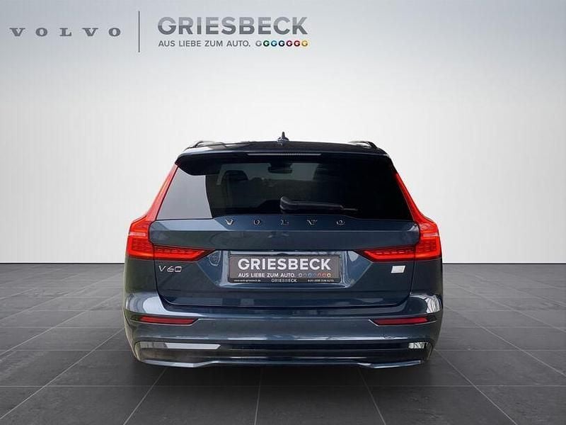 Gebraucht Volvo V60 Plus 398 PS (292 kW) 2022 Denim blue / metallic Kombi