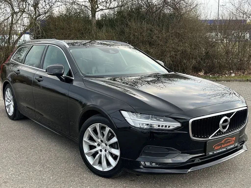 Gebraucht Volvo V90 Momentum 150 PS (110 kW) 2019 Schwarz Kombi