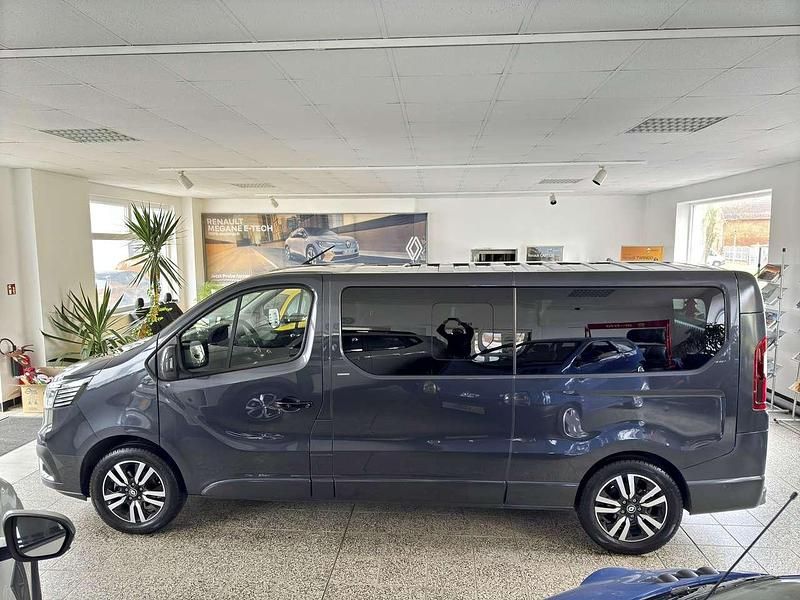 Gebraucht Renault Trafic 150 PS (110 kW) 2023 Grau "comete" Van / Kleinbus