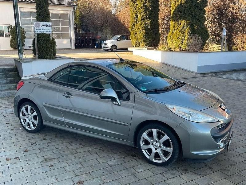Grau Gebraucht 2008 Peugeot 207 CC Roland Garros Cabrio | 3.500 € (Fairer Preis) - Bild 1/4