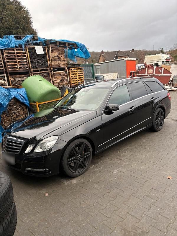 Gebraucht Mercedes E350 265 PS (194 kW) 2011 Schwarz Kombi