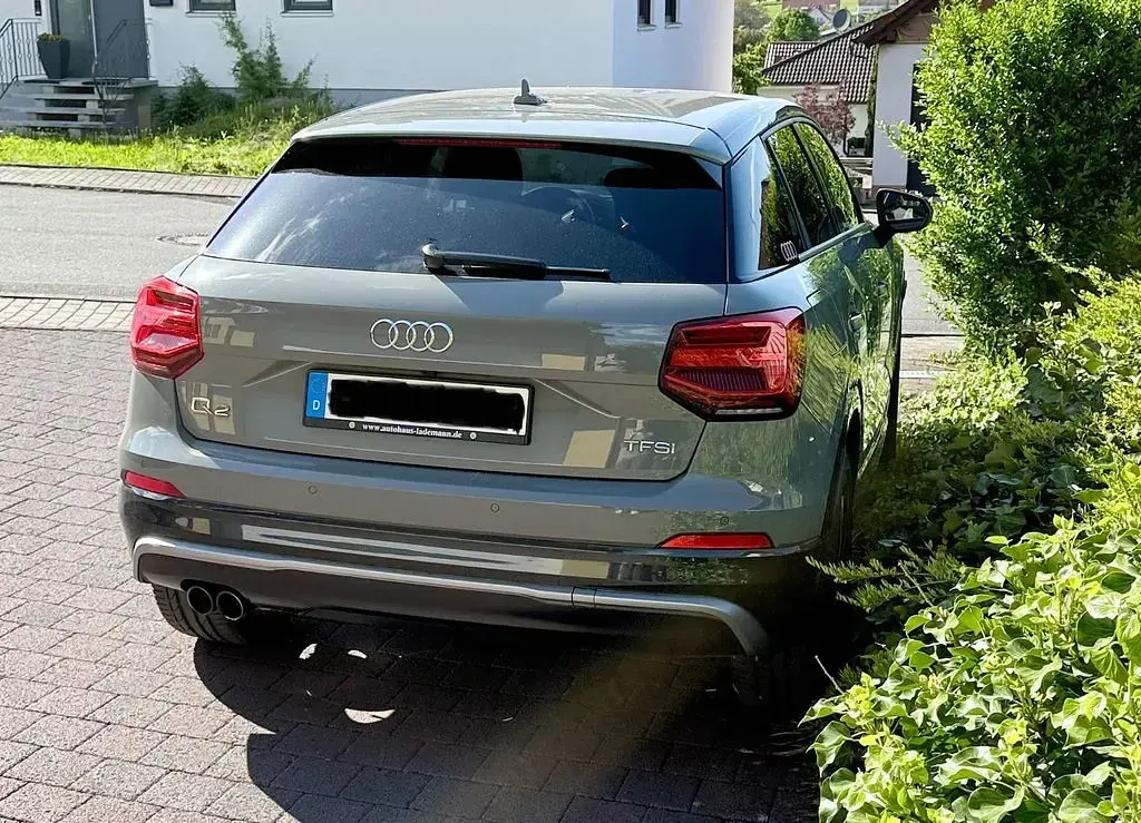 Gebraucht Audi Q2 S-Line 150 PS (110 kW) 2018 Grau SUV