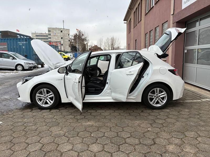 Gebraucht Toyota Corolla 122 PS (89 kW) 2021 Weiß Limousine
