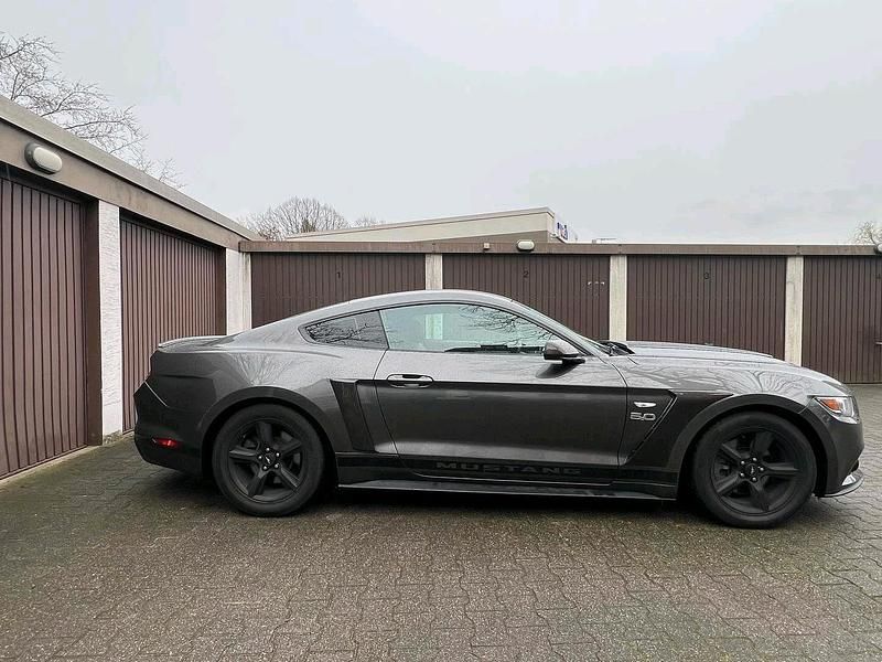 Grau Gebraucht 2017 Ford Mustang Coupé | 20.900 € (Superpreis) - Bild 1/4