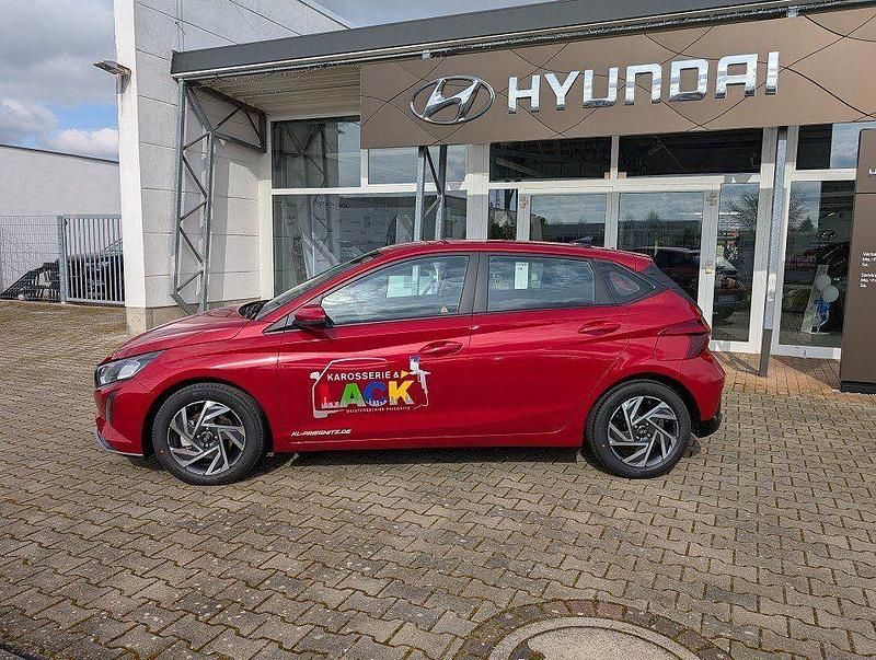 Gebraucht Hyundai i20 101 PS (74 kW) 2025 Dragon red Kleinwagen