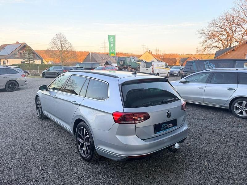 Gebraucht VW Passat 200 PS (147 kW) 2022 Silber Kombi