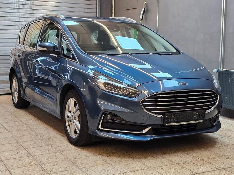 Blau Gebraucht 2019 Ford S-MAX Titanium Van / Kleinbus | 13.748 € (Superpreis) - Bild 1/4