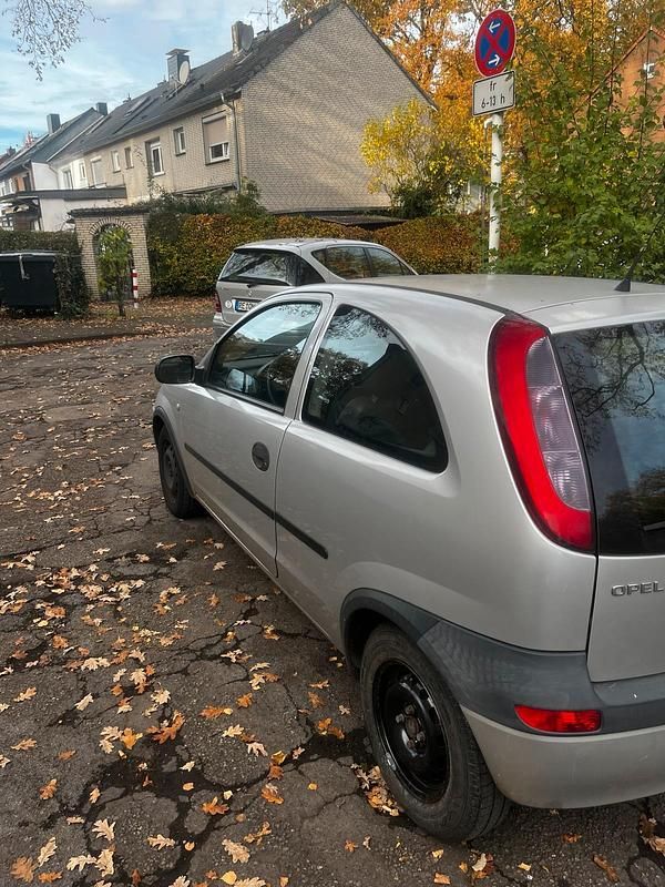Silber Gebraucht 2001 Opel Corsa Kleinwagen | 650 € (Fairer Preis) - Bild 1/4