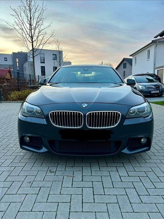 Grau Gebraucht 2013 BMW 530 Shadowline Limousine | 11.400 € (Superpreis) - Bild 1/4