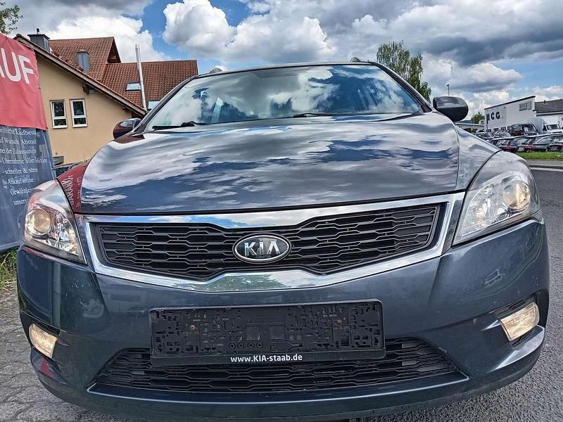 Gomeragrau met. Gebraucht 2010 Kia Ceed Sportswagon Vision Kombi | 1.999 € (Superpreis) - Bild 1/4