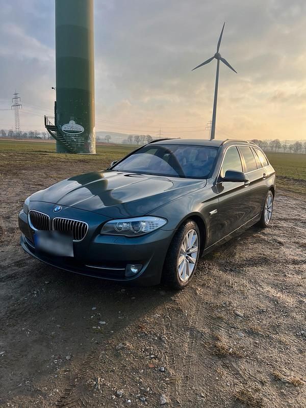 Gebraucht BMW 530 258 PS (189 kW) 2011 Grau Kombi