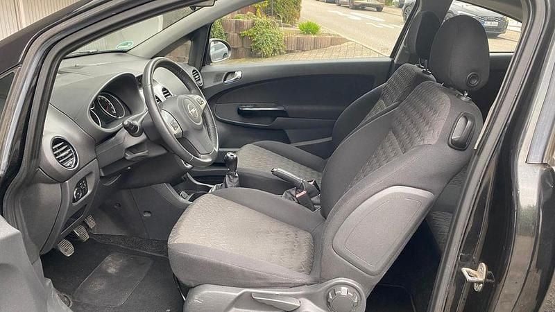 Gebraucht Opel Corsa Active 87 PS (63 kW) 2013 Schwarz Kleinwagen