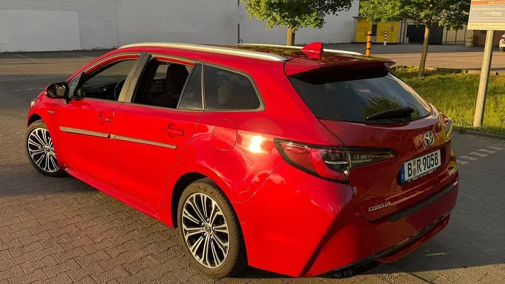 Gebraucht Toyota Corolla Club 152 PS (111 kW) 2019 Rot Kombi
