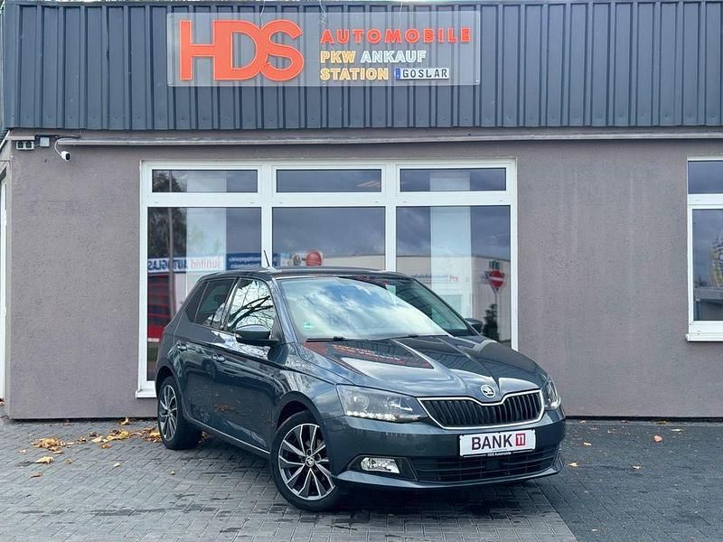 Grau Gebraucht 2015 Skoda Fabia Kleinwagen | 8.790 € (Fairer Preis) - Bild 1/4