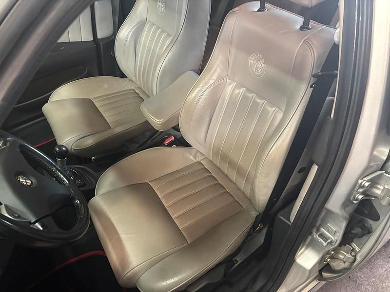 Gebraucht Alfa Romeo 156 155 PS (114 kW) 1999 Silber Limousine