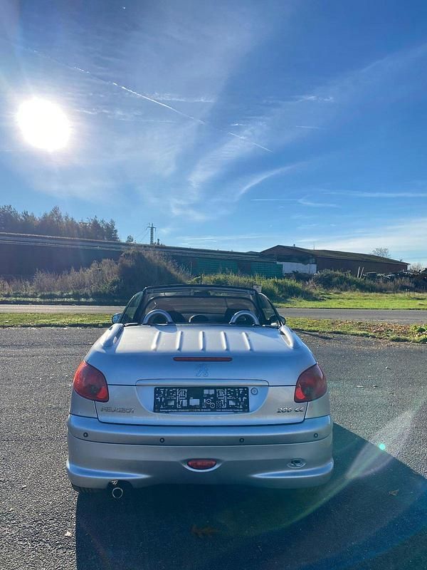 Gebraucht Peugeot 206 CC Quiksilver 109 PS (80 kW) 2006 Silber Cabrio