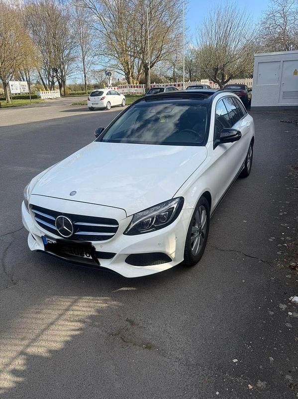 Gebraucht Mercedes C220 Avantgarde 170 PS (125 kW) 2016 Weiß Kombi