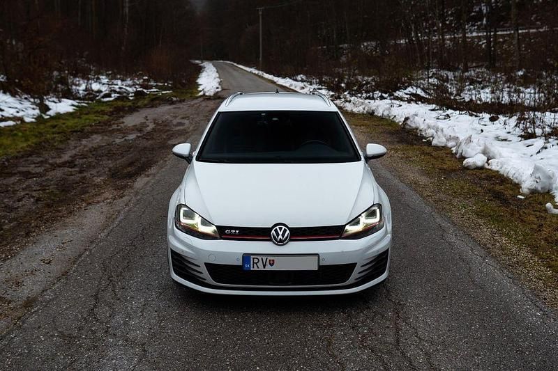 Weiß Gebraucht 2014 VW Golf VII Comfortline Kombi | 8.000 € - Bild 1/4