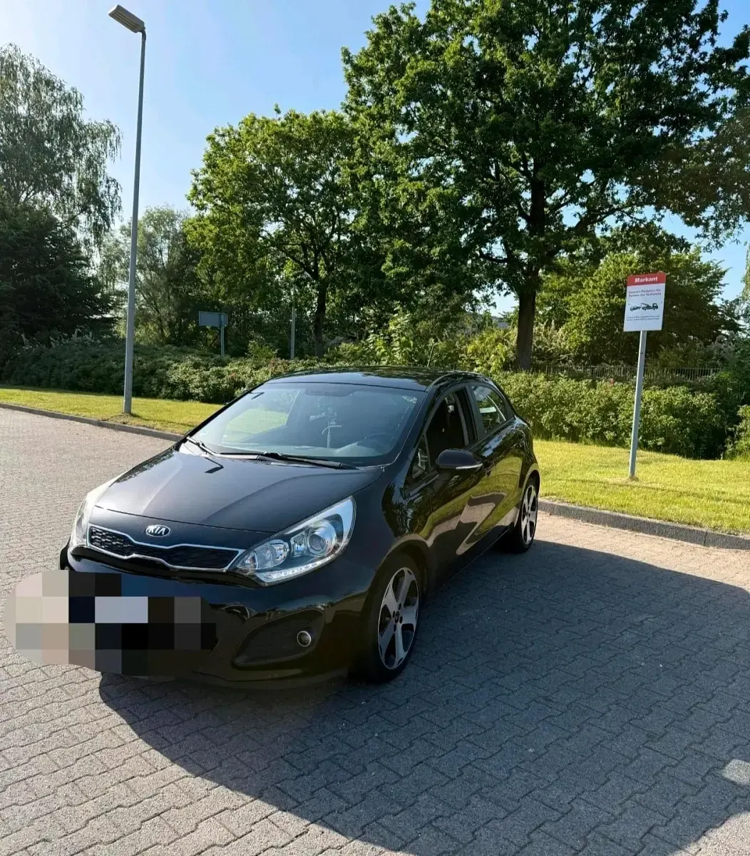 Gebraucht Kia Rio 95 PS (69 kW) 2016 Schwarz Kleinwagen