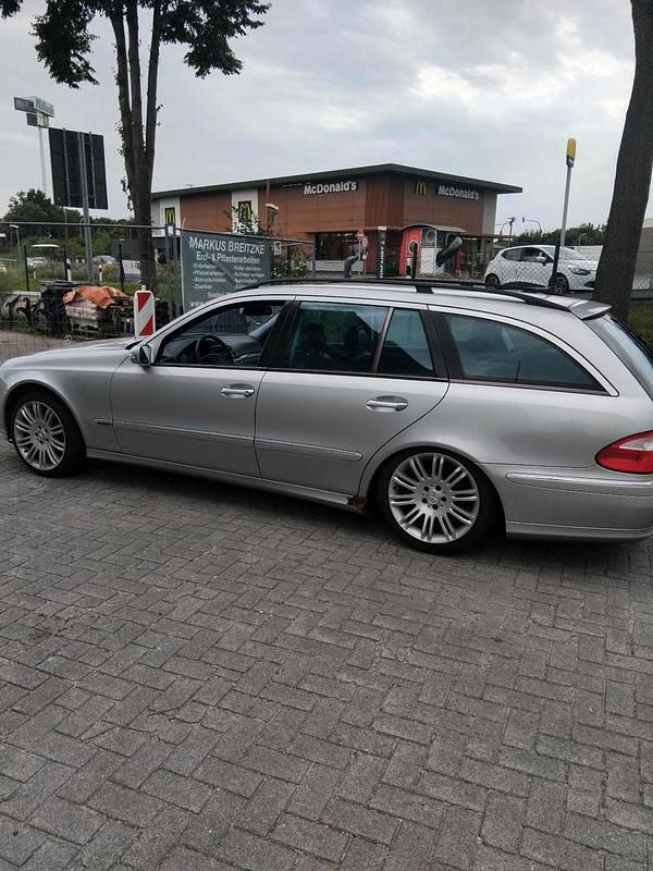Gebraucht Mercedes E240 Avantgarde 177 PS (130 kW) 2004 Silber Kombi