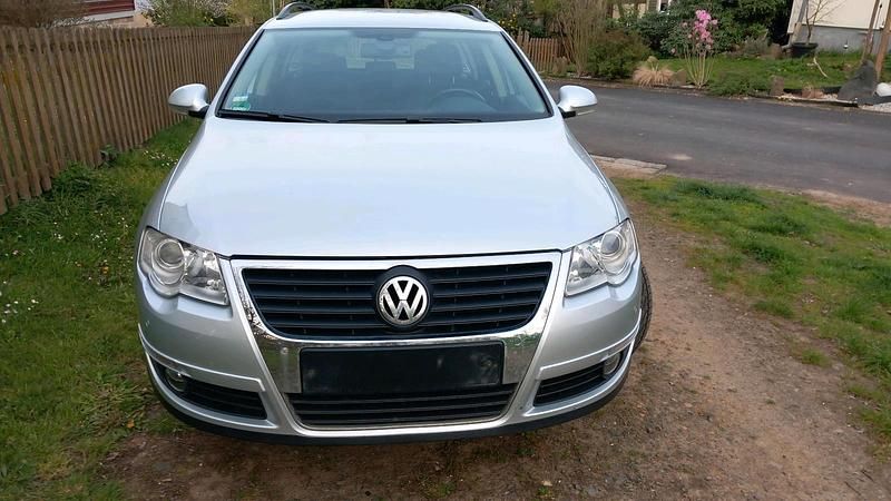 Usata VW Passat 105 CV (77 kW) 2007 Argento Station wagon