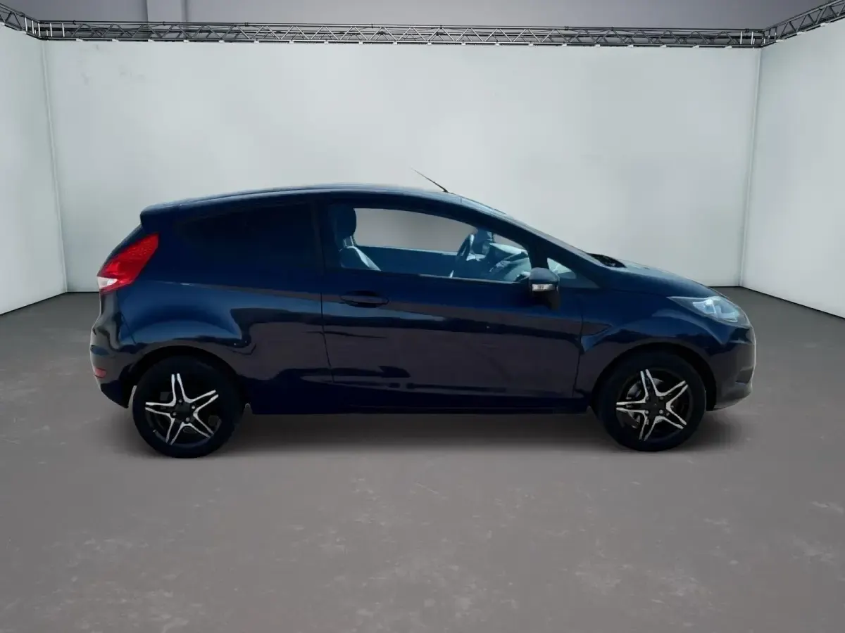 Gebraucht Ford Fiesta 82 PS (60 kW) 2010 Blau Limousine