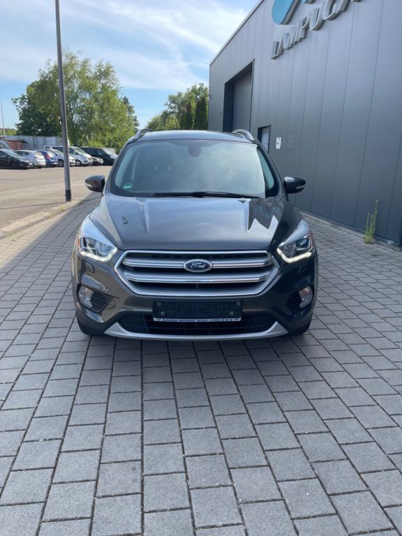 Grau Gebraucht 2017 Ford Kuga Titanium SUV | 12.900 € (Fairer Preis) - Bild 1/4