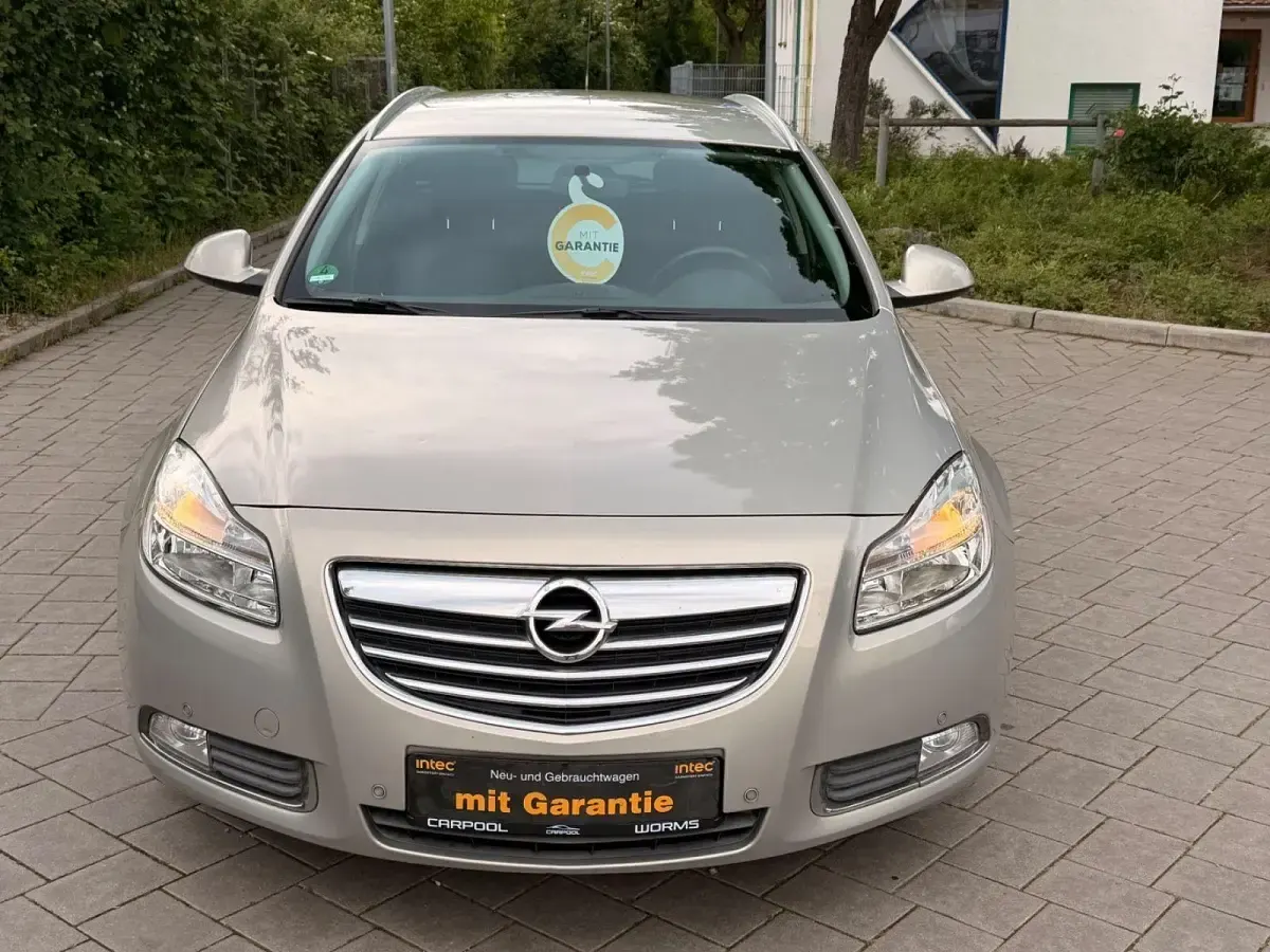 Gebraucht Opel Insignia Edition 160 PS (117 kW) 2011 Grau Kombi