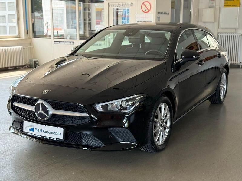 Schwarz Gebraucht 2020 Mercedes CLA200 Shooting Brake Kombi | 23.990 € (Fairer Preis) - Bild 1/4
