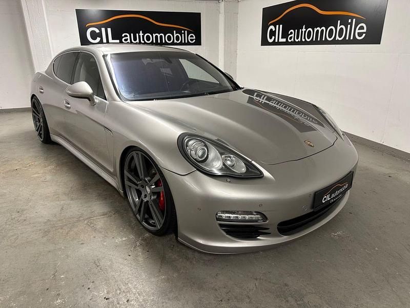 Silber Gebraucht 2010 Porsche Panamera Turbo Chrono Limousine | 25.890 € (Etwas zu teuer) - Bild 1/4