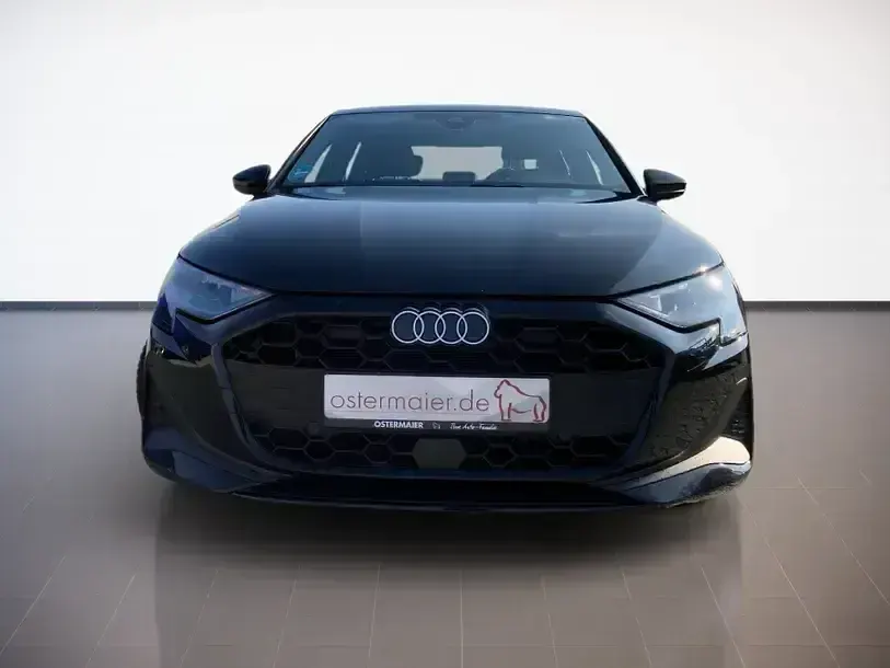 Używany Audi A3 Ambiente 150 KM (110 kW) 2024 Czarny Sedan/Limuzyna