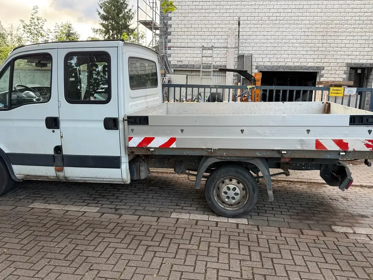 Gebraucht Iveco Daily 86 PS (63 kW) 2011 Weiß Limousine