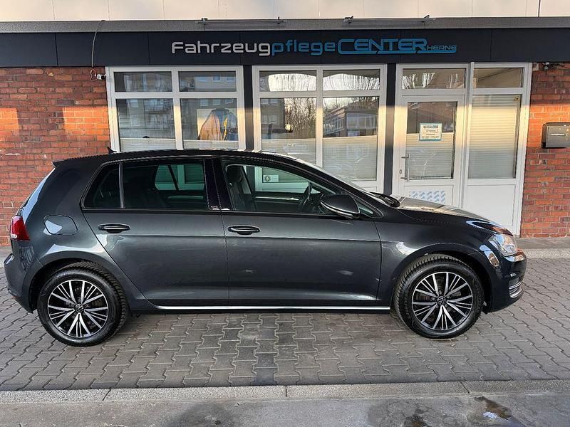 Gebraucht VW Golf VII Allstar 86 PS (63 kW) 2016 Carbon steel grey Limousine