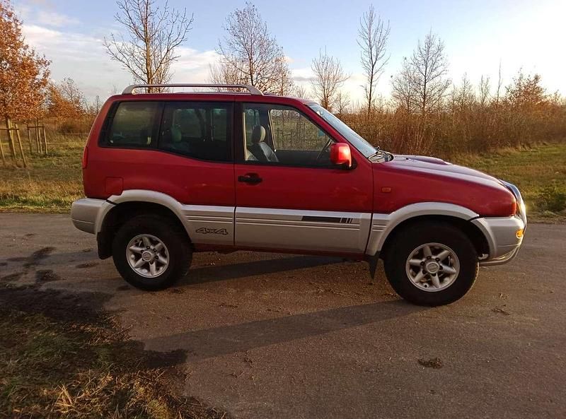 Gebraucht Nissan Terrano 116 PS (85 kW) 1999 Rot SUV