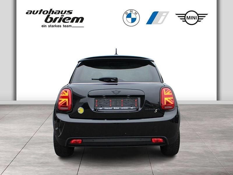 Gebraucht Mini Cooper SE Hatch 135 kW (184 PS) 2023 Schwarz Kleinwagen