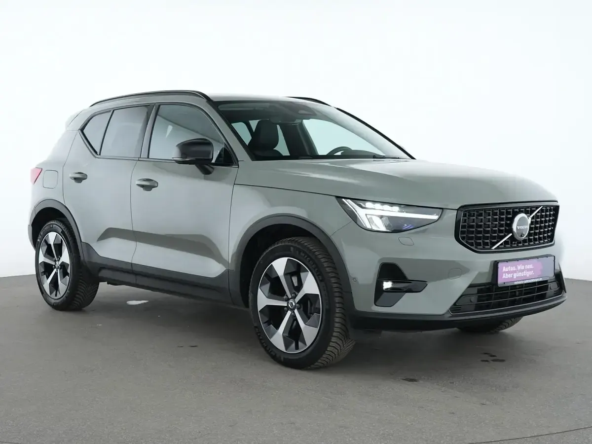 Gebraucht Volvo XC40 Plus 197 PS (144 kW) 2024 Sage green SUV